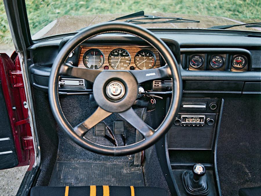 Торпедо BMW 2002 tii by Alpina (E10) 1973 года  (фото 9 из 12)